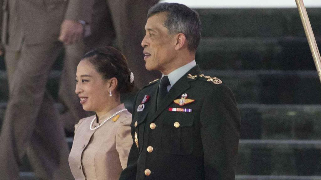 El rey de Tailandia y su hija, en una imagen de archivo.