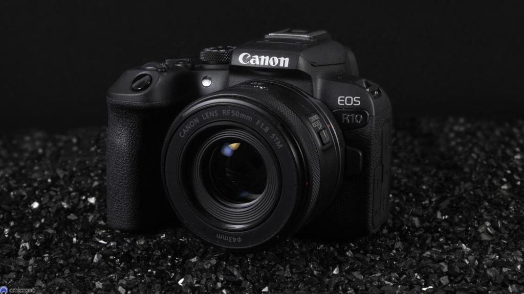EOS R10.