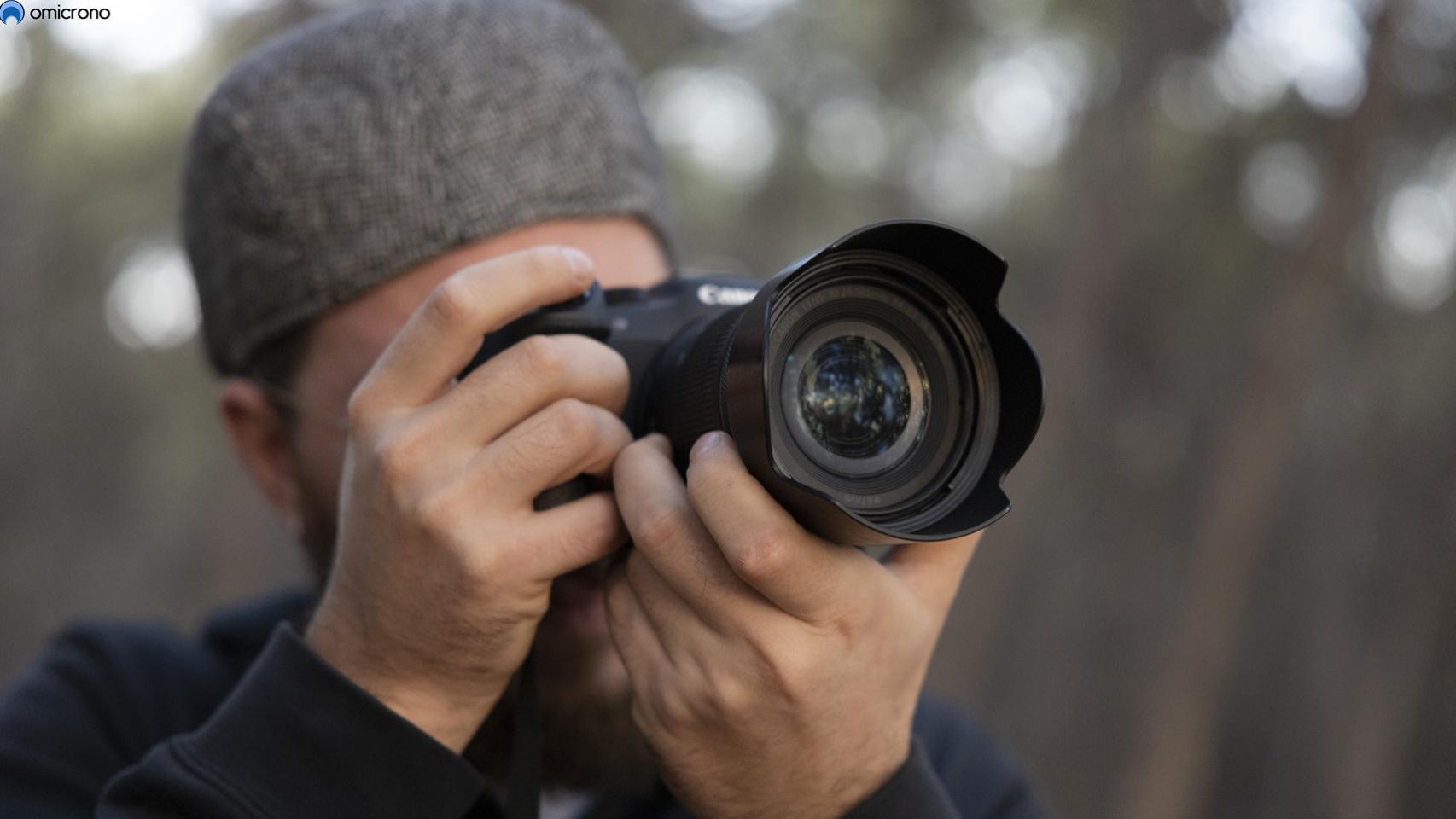 EOS R7.