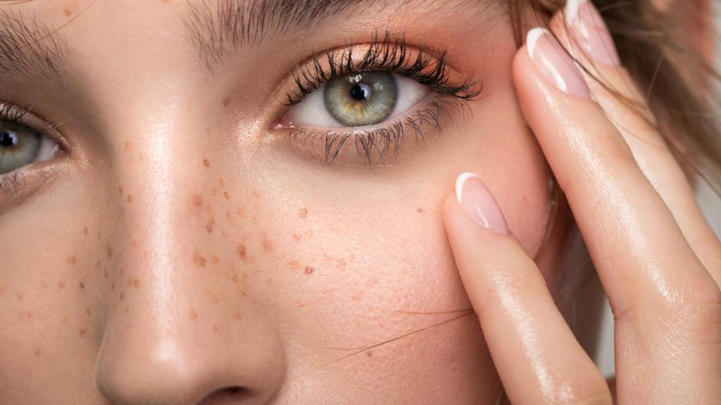 Detalle del rostro de una mujer.