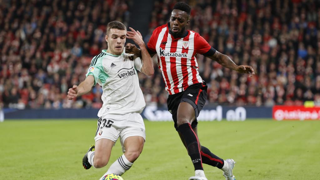 Diego Moreno e Iñaki Williams, durante el Athletic Club - Osasuna de La Liga 2022/2023