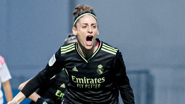 Esther González celebra uno de sus dos goles.