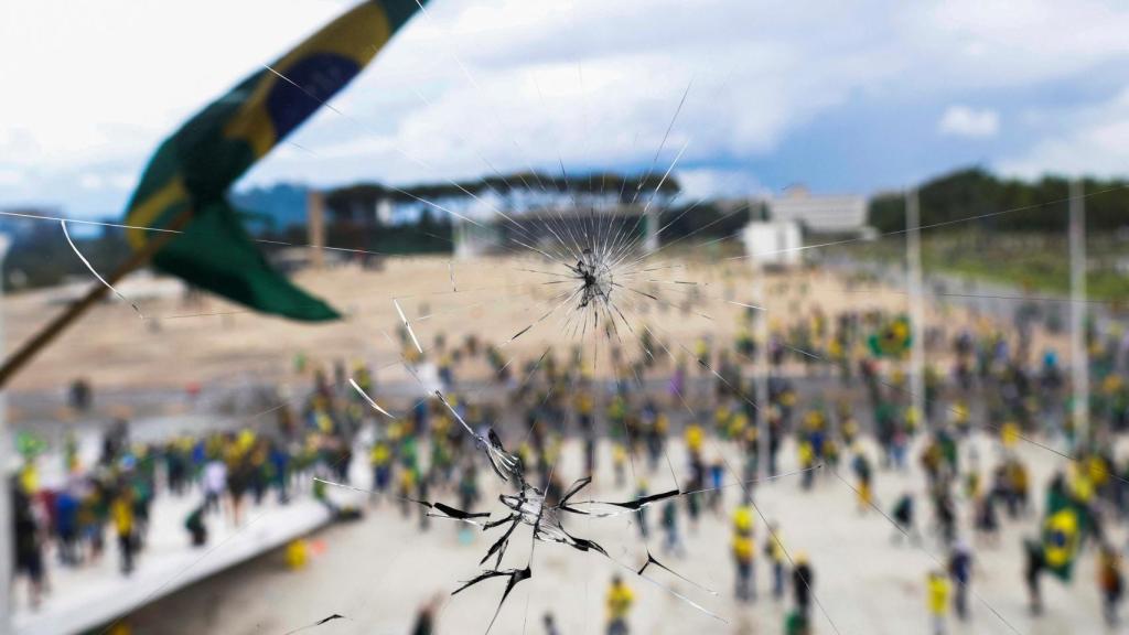 Partidarios del expresidente de Brasil, Jair Bolsonaro, frente al Congreso Nacional de Brasil en Brasilia.