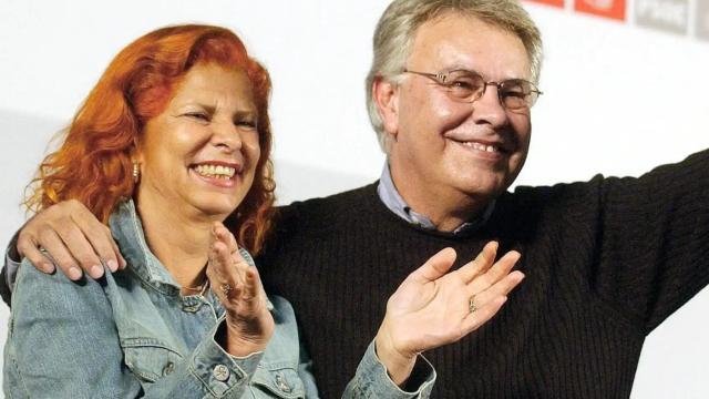 Carmen Alborch junto a Felipe González.