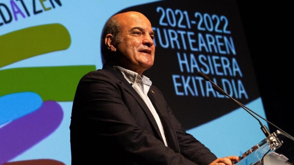 El presidente de Ikastoleen Elkartea, Koldo Tellitu, en un acto en 2021.