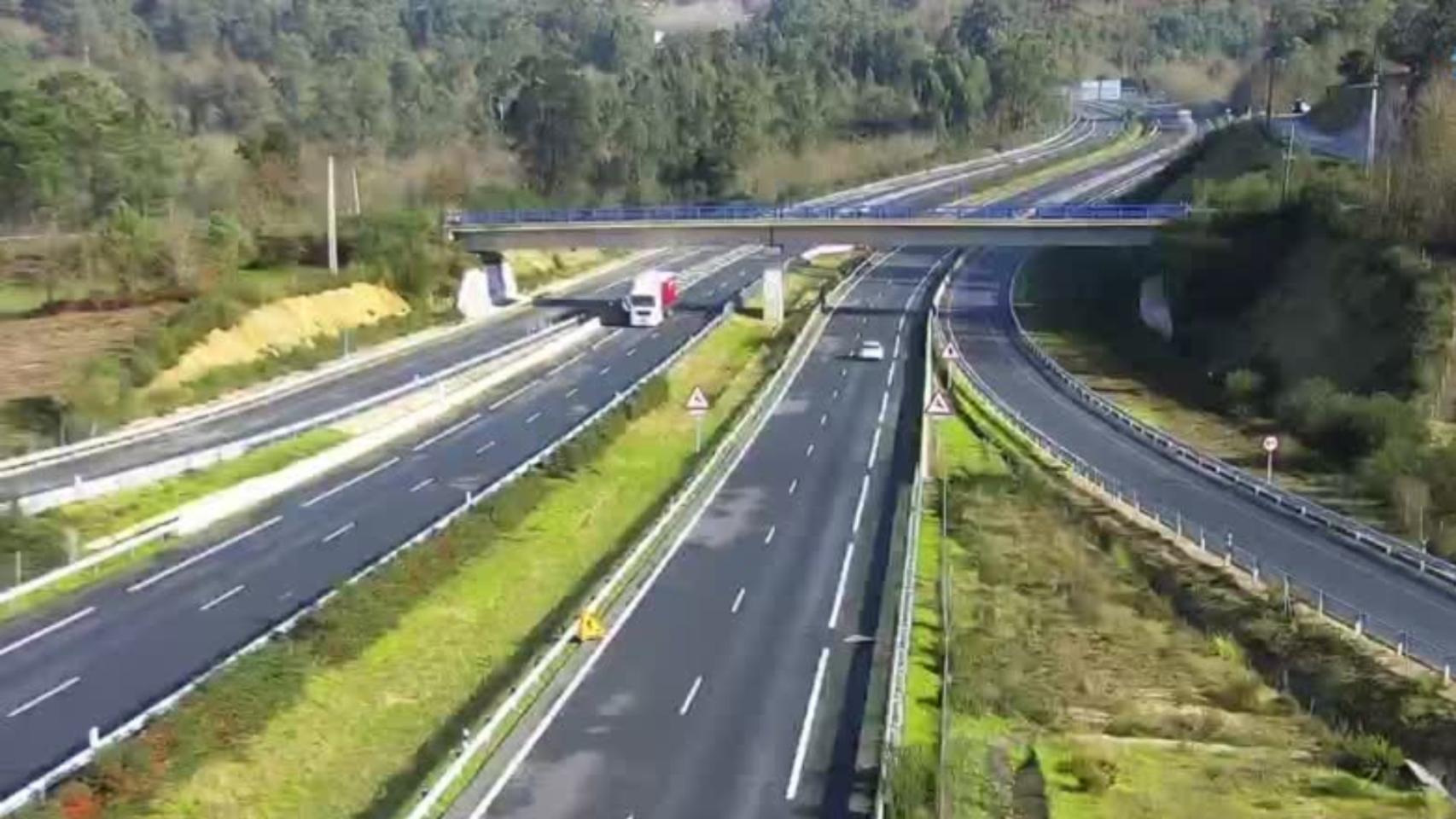 Punto del siniestro mortal en la A-52, en Salvaterra (Pontevedra).