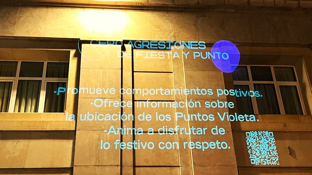Una de las campañas de Igualdad en Alicante y los puntos violeta el pasado año.