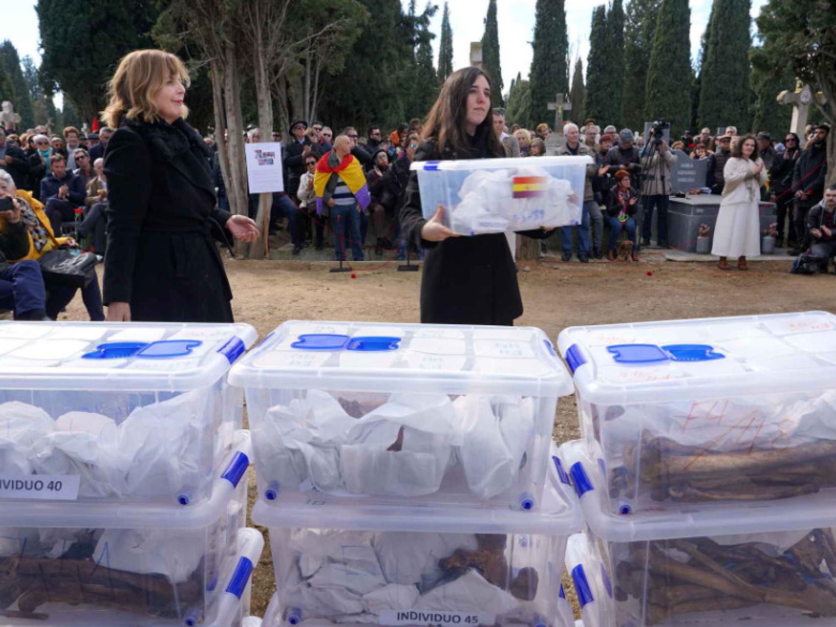 Acto de exhumación de víctimas de la Guerra Civil en el Cementerio del Carmen de Valladolid, en febrero de 2020.