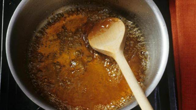 Los utensilios de madera son reservorios de microorganismos.