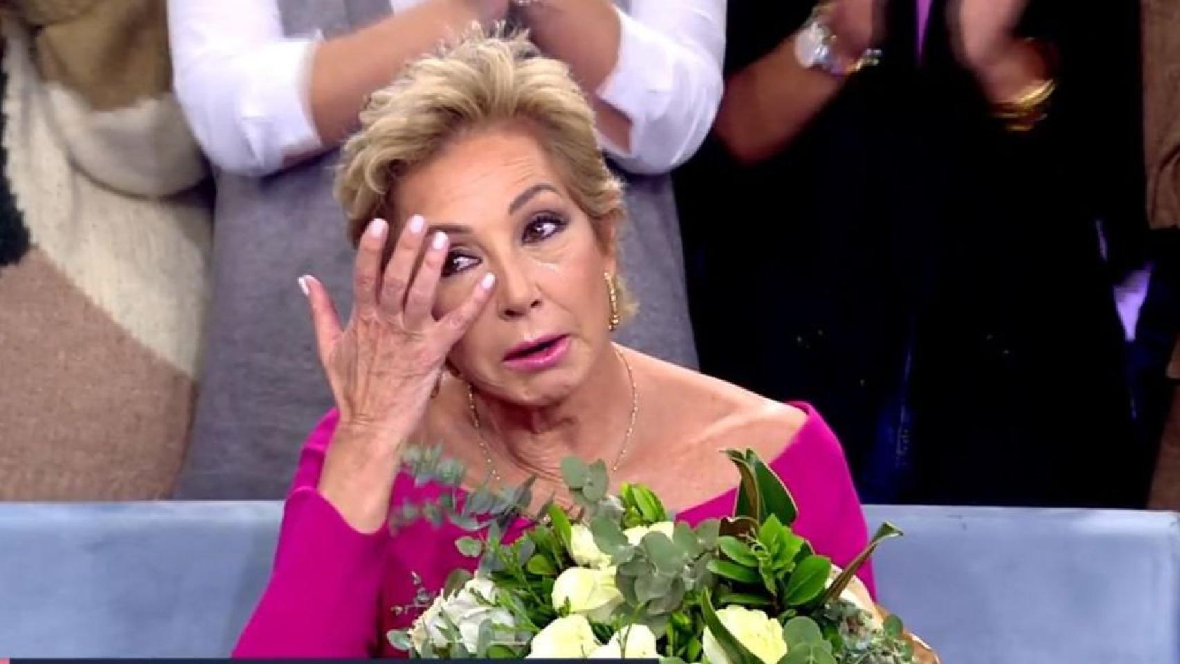 Ana Rosa agradeció entre lágrimas el cariño de todo su equipo.