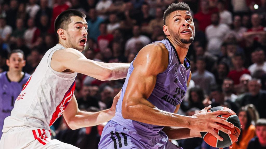 Tavares, en acción durante el Estrella Roja - Real Madrid.