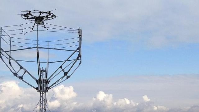 Antena para cargar drones en el aire