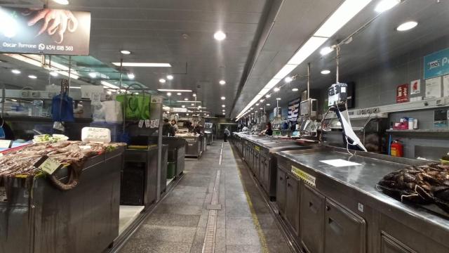 Interior del mercado de la plaza de Lugo en A Coruña.