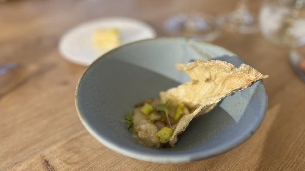 Pochas con callos de bacalao, el mejor plato del menú degustación de desguaces La Torre