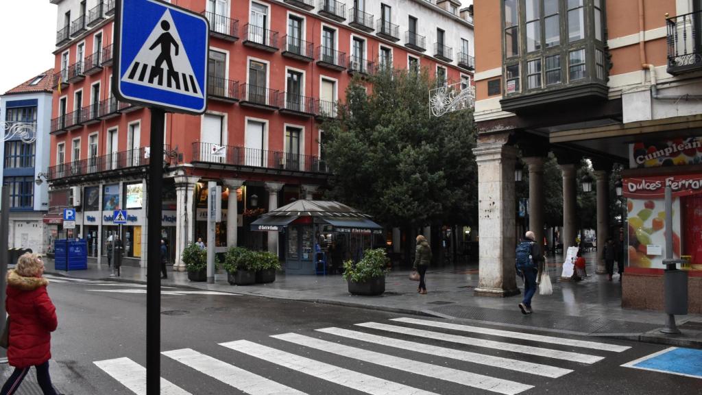 El paso de cebra ubicado entre la calle Ferrari y Duque de la Victoria