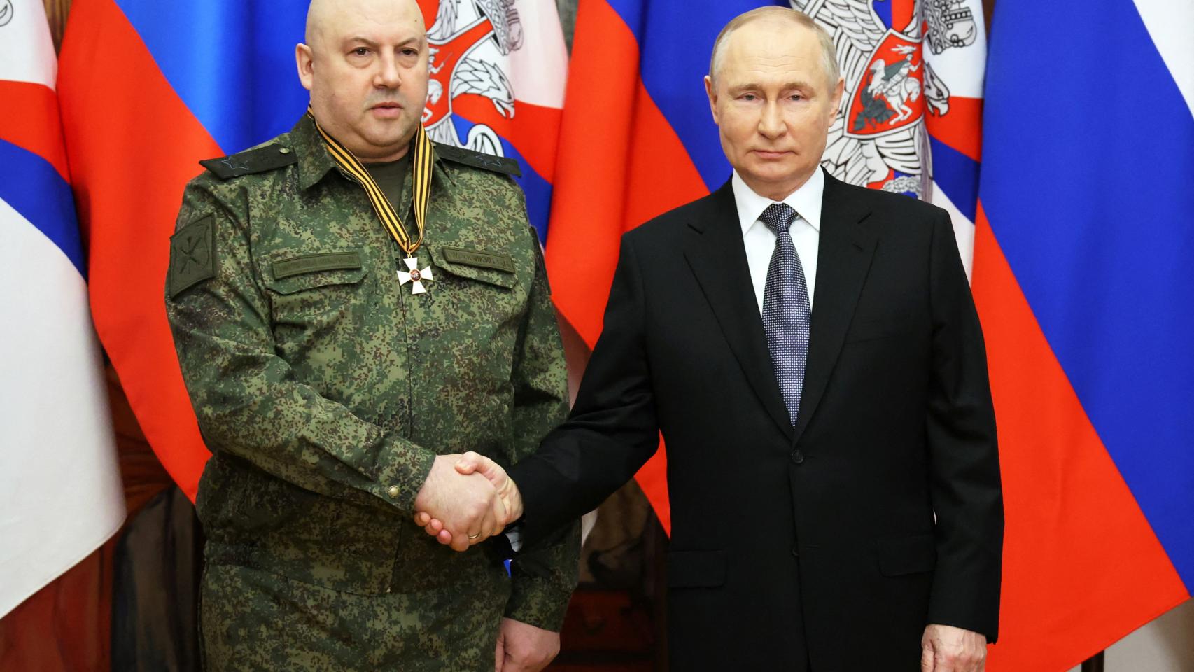 Vladimir Putin y Surovikin.