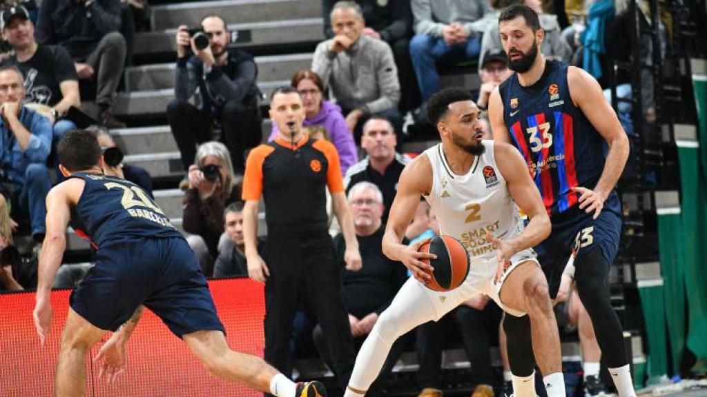 Nikola Mirotic defiende un ataque del ASVEL