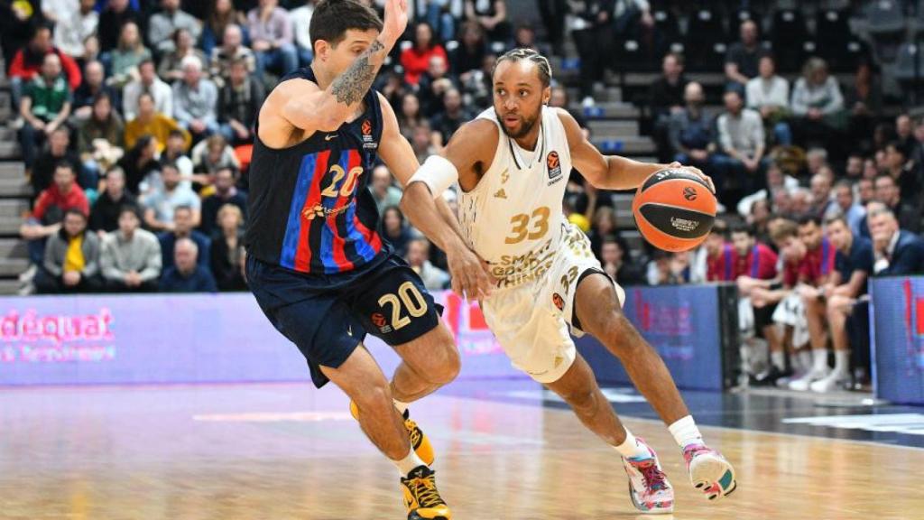 Nico Laprovittola defiende una acción ante ASVEL Villeurbanne