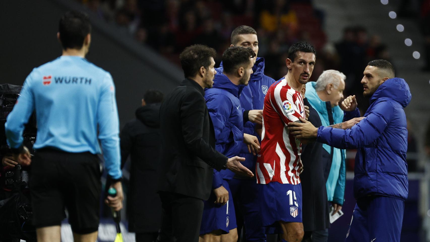 Savic, tras su expulsión por su pelea con Ferran Torres en el Atlético de Madrid - Barcelona