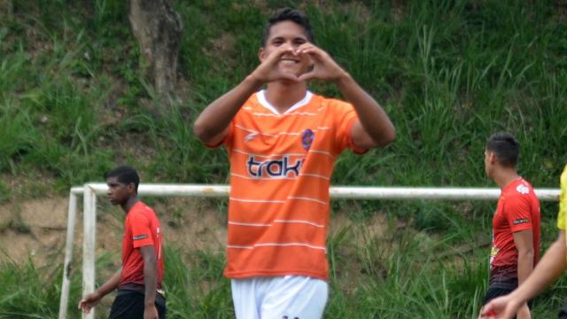 Jovanny Bolívar en un partido con el Deportivo La Guaira.