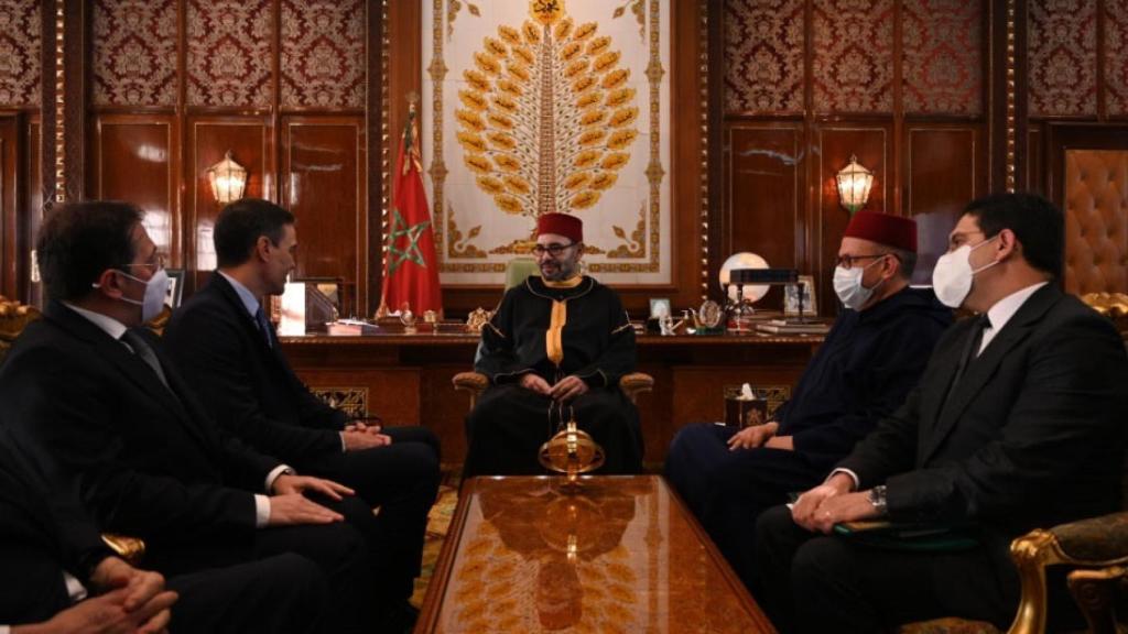 Pedro Sánchez durante su reunión con el rey Mohamed VI en Rabat en 2022.
