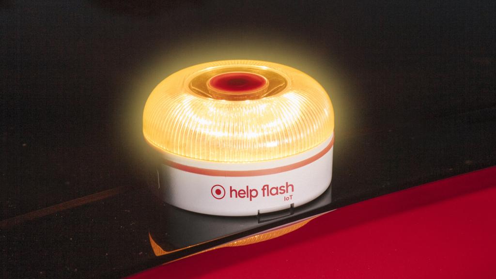 El dispositivo Help Flash IoT, conectado con la DGT, indica nuestra posición.