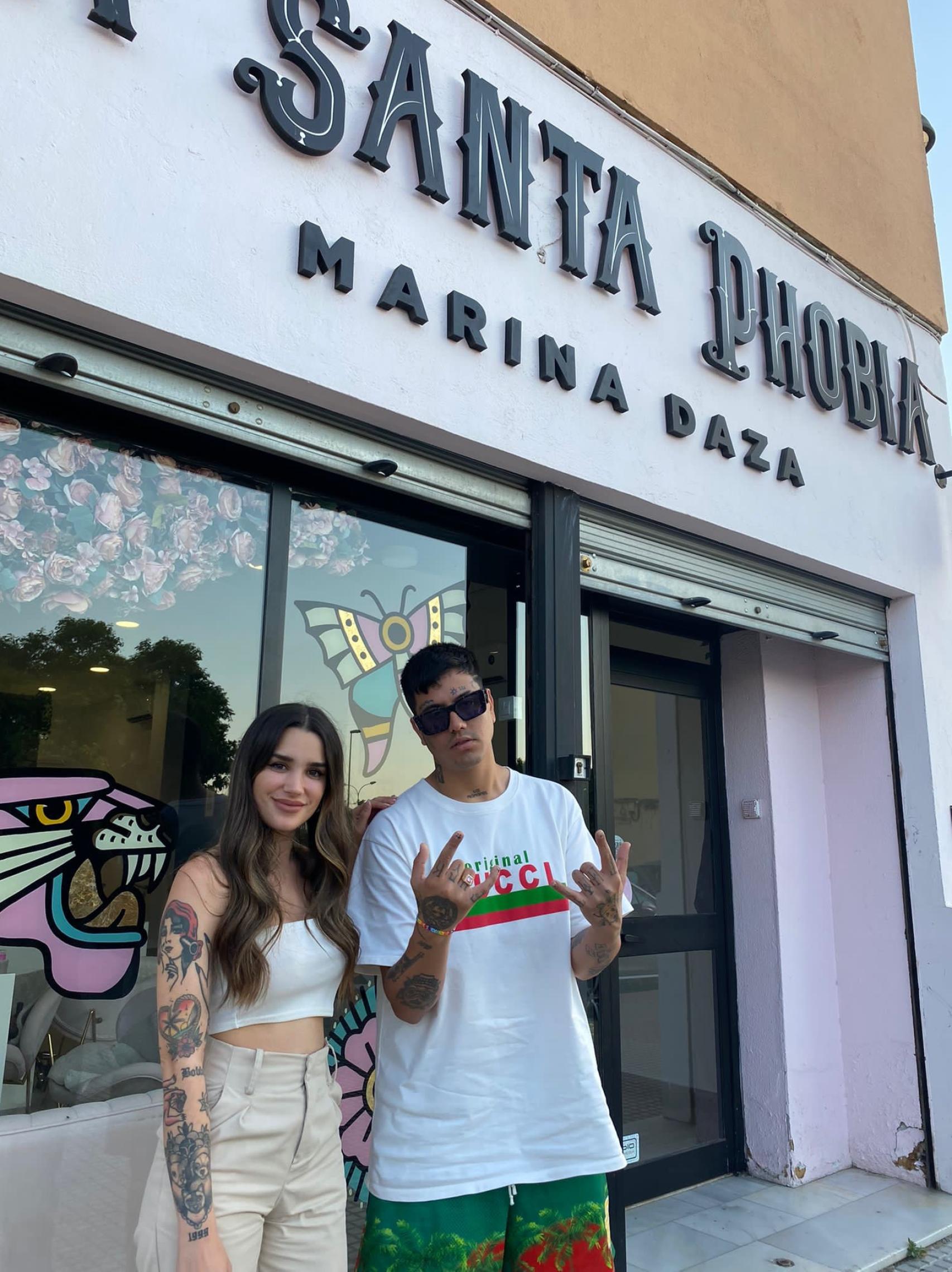 Marina junto al cantante Duki.