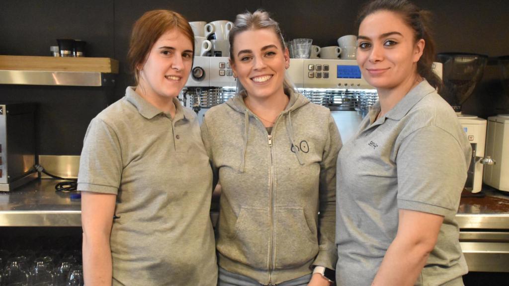 Nuria González, Alba Martínez y Elisabeth, en el Sesentta