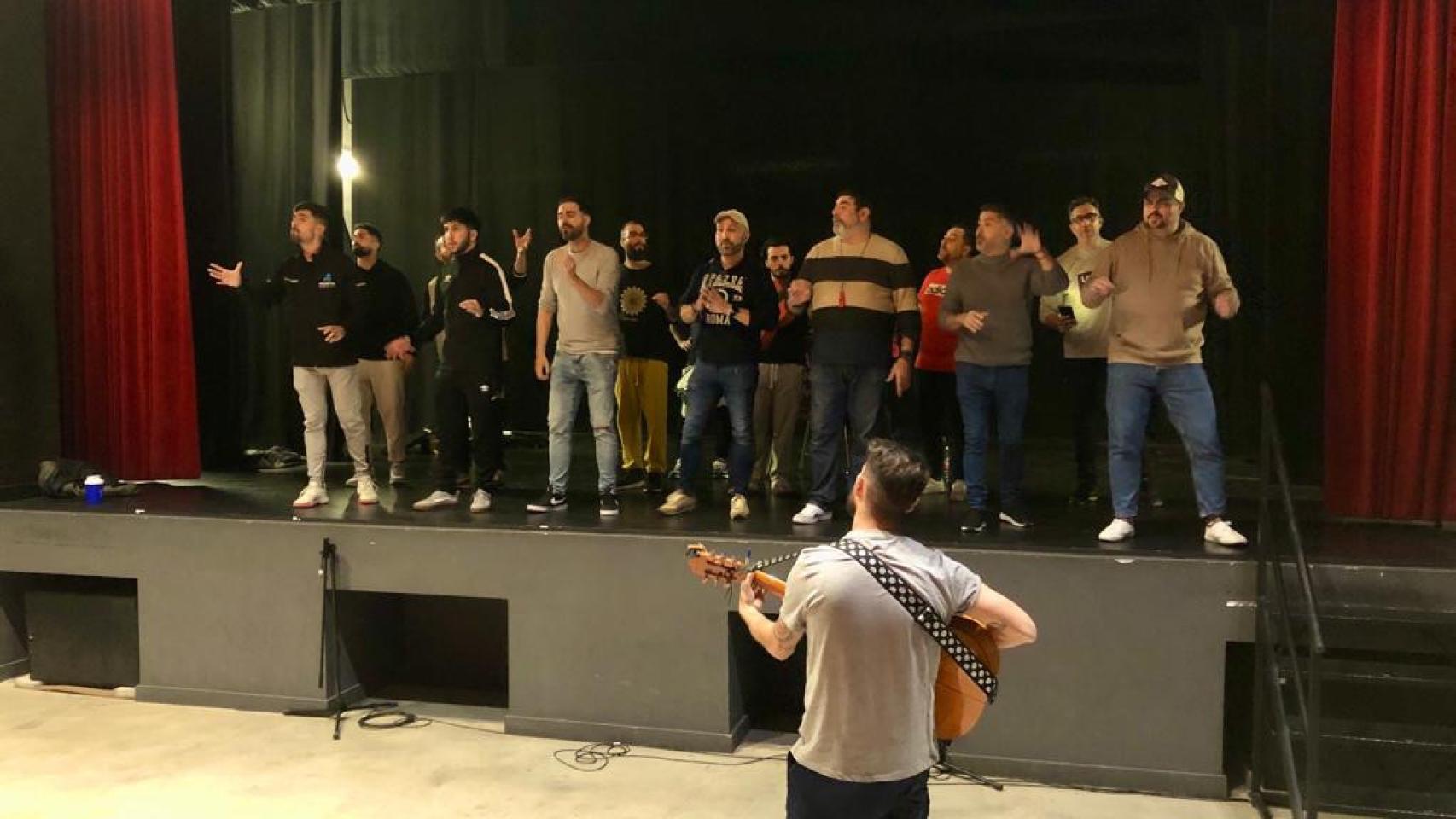 Una imagen de la Comparsa de Málaga ensayando.
