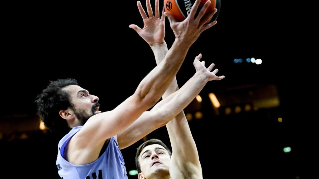 Llull entra a canasta en el choque ante el Alba Berlín.