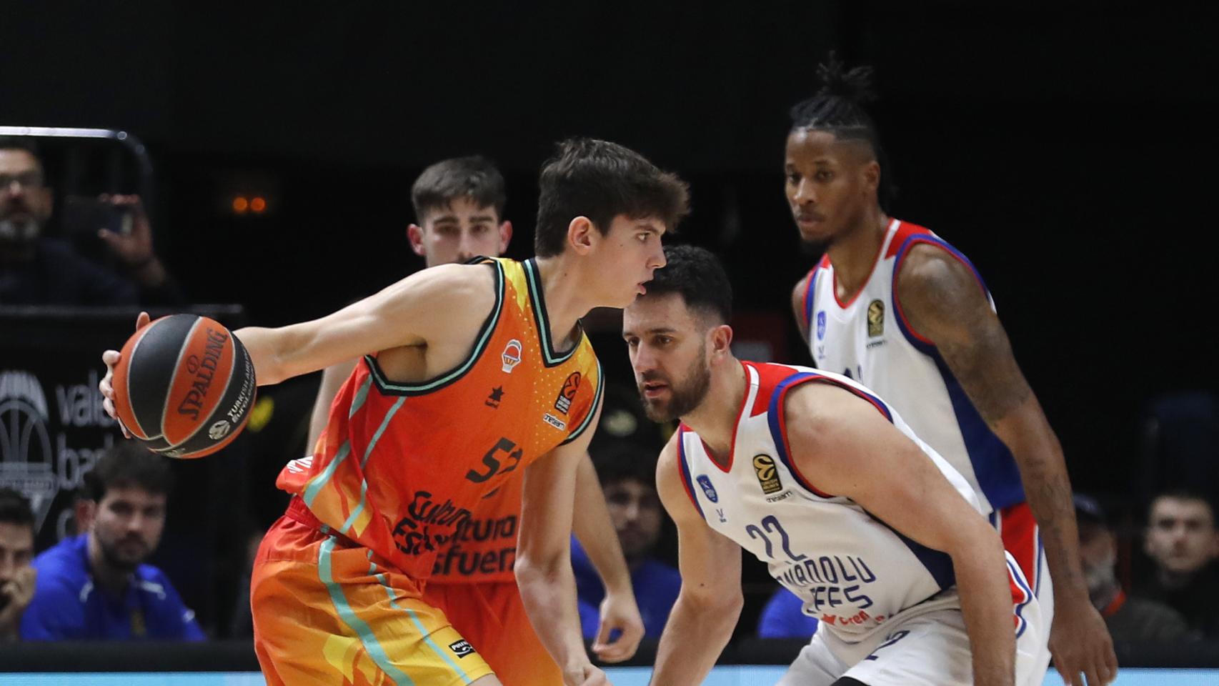 Sergio de Larrea en su estreno en la Euroliga