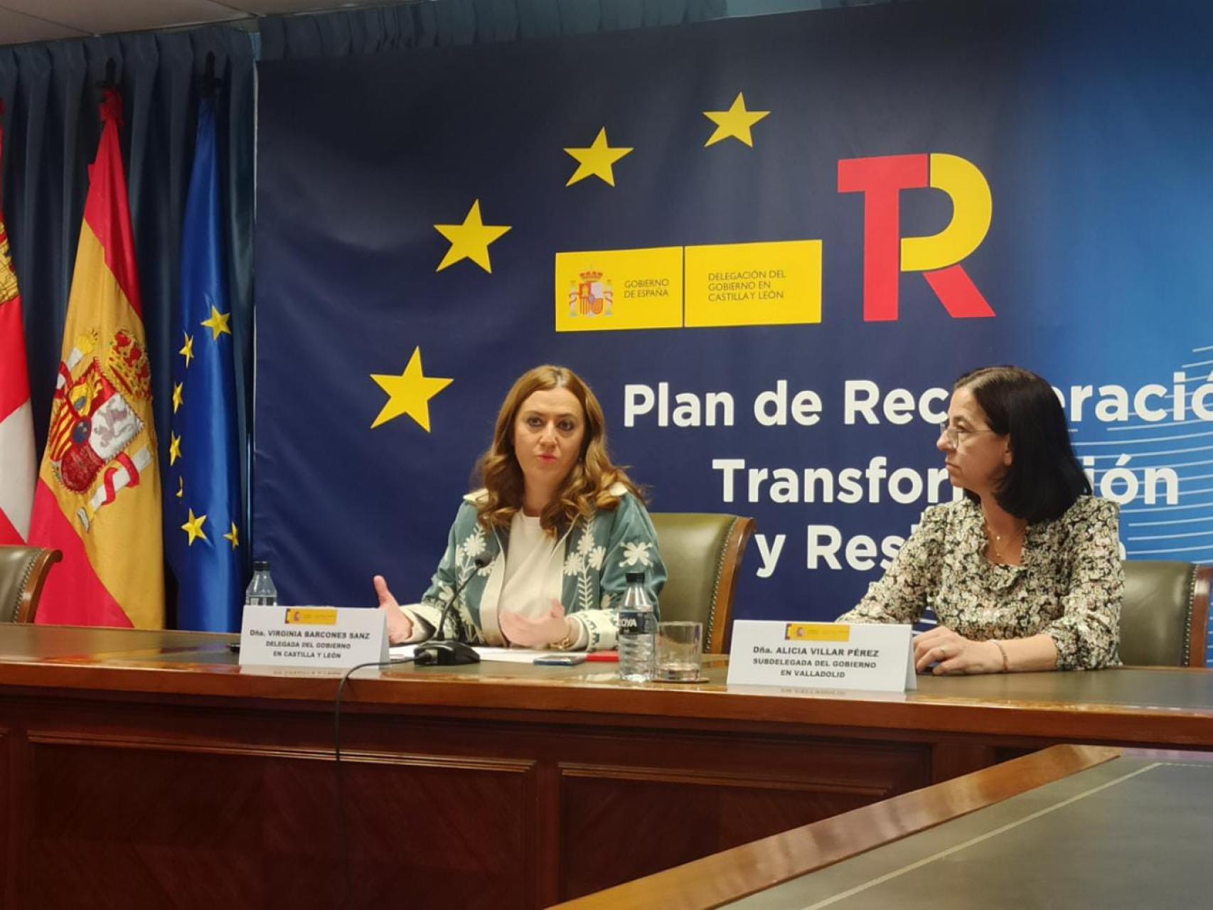 La delegada del Gobierno, Virginia Barcones, y la subdelegada, Alicia Villar, durante la rueda de prensa de este jueves.