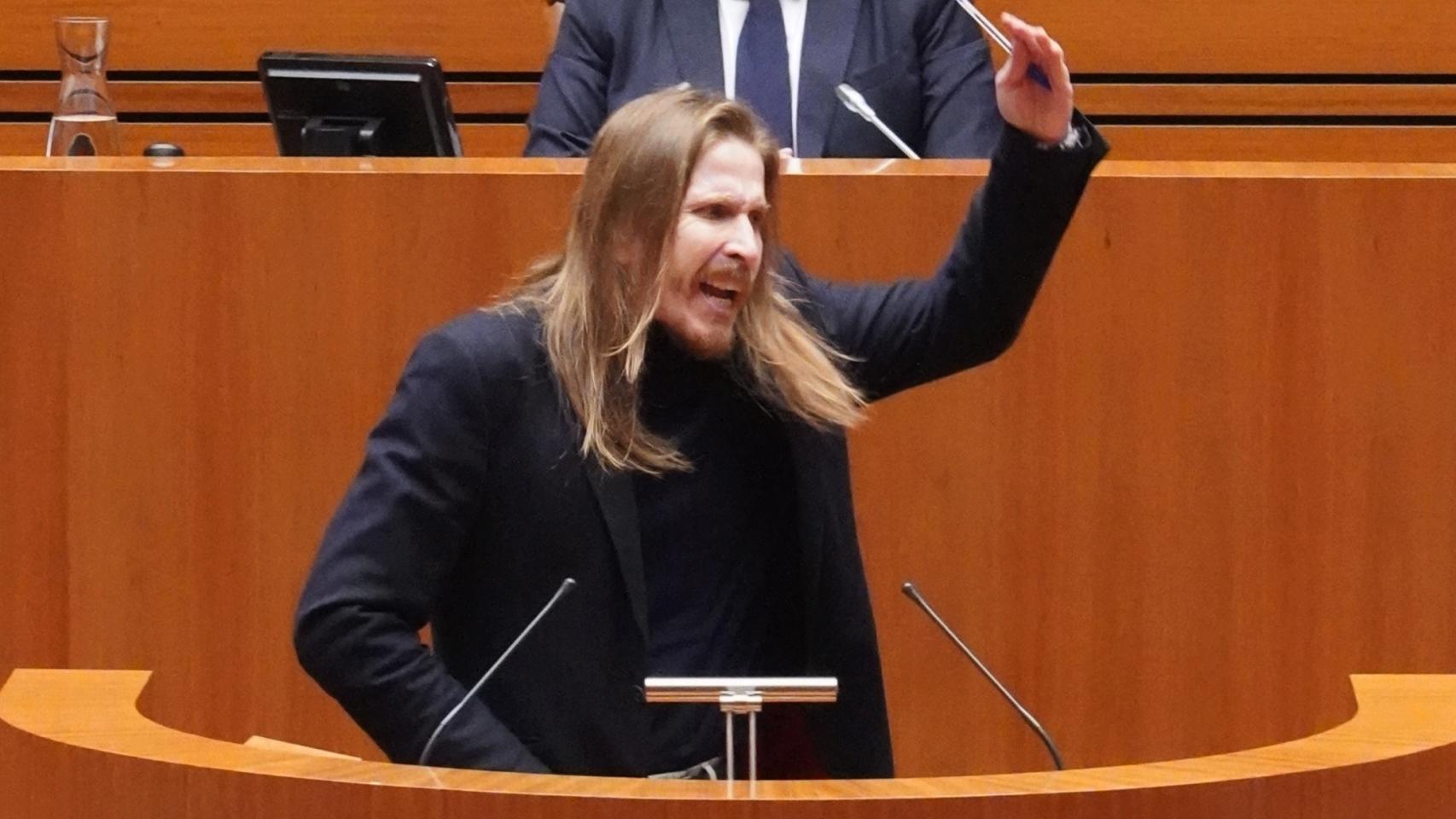 El procurador de Unidad Podemos, Pablo Fernández, hoy en las Cortes