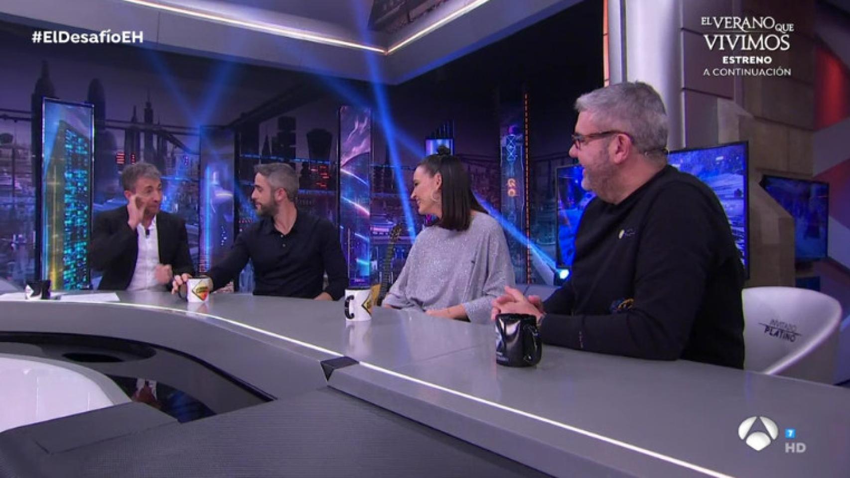 Pablo Motos, a Laura Escanes: Te está aplaudiendo tu chico, que está sentado por ahí arriba