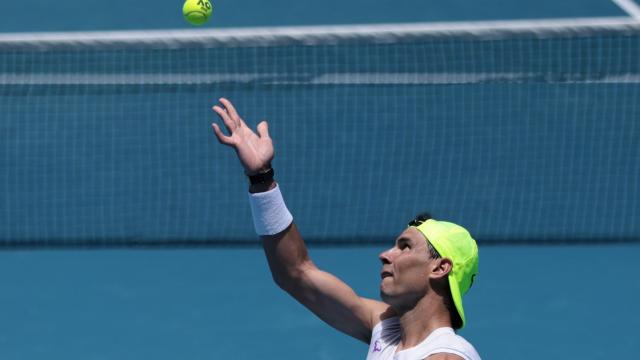 Rafa Nadal entrenando en la Rod Laver Arena de Melbourne