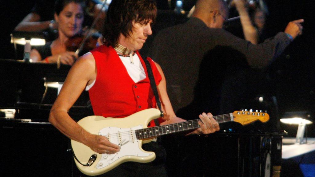 Jeff Beck durante una actuación en 2008. Foto: Reuters/Fred Prouser