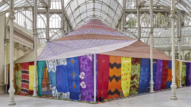 Instalación. 'Tuiza', Federico Guzmán. Telas, colchonetas y alfombras, 2015.  Adquirida por 39.930 euros.