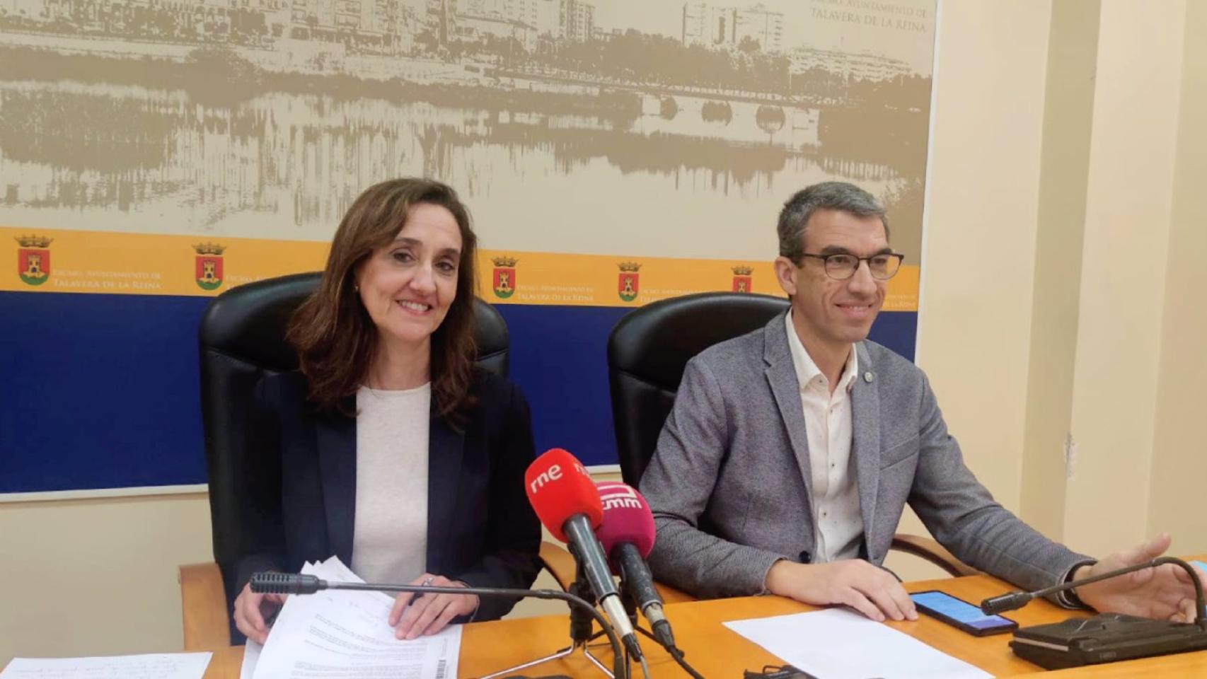 Los concejales de Talavera de la Reina Flora Bellón y Luis Enrique Hidalgo.