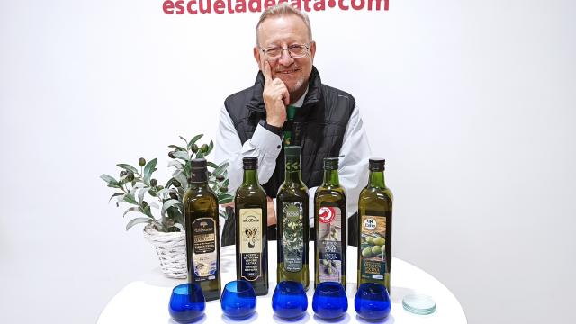 Los cinco AOVE probados por Carlos Gómez, analista sensorial y profesor de la Escuela Española de Cata.