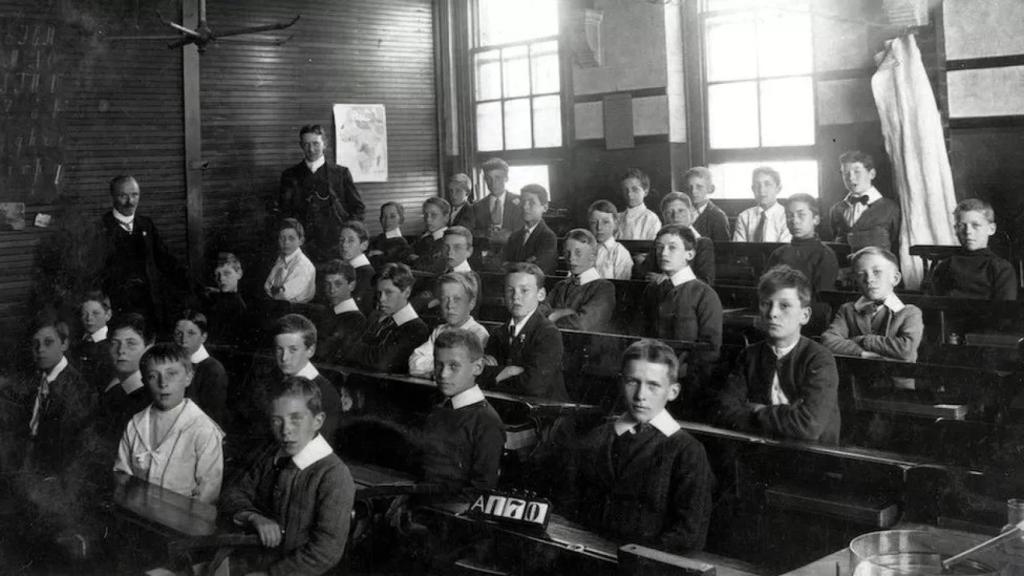 Uno de los hermanos de Edith y Frederick en la escuela.