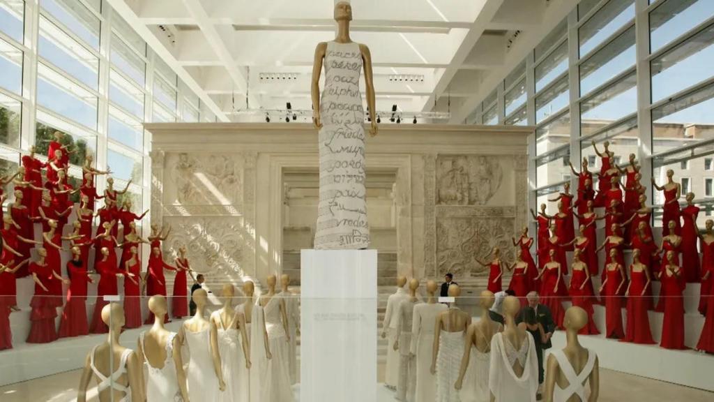 Una imagen de la exposición retrospectiva de Valentino en Ara Pacis.