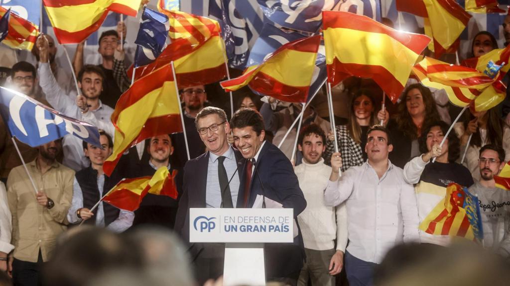 Alberto Núñez Feijóo junto a Carlos Mazón, el pasado 16 de diciembre, en Valencia.
