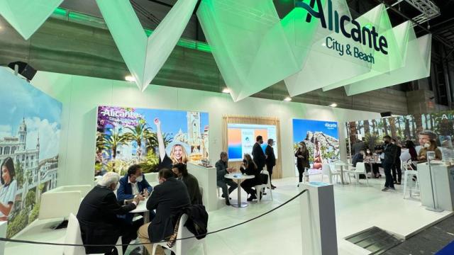 Expositor de Alicante en Fitur 2024, en imagen de archivo.
