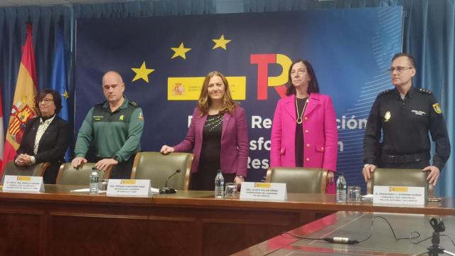 La delegada del Gobierno, Virginia Barcones, la subdelegada, Alicia Villar, y altos mandos de la Policía y la Guardia Civil, tras su reunión de este viernes.