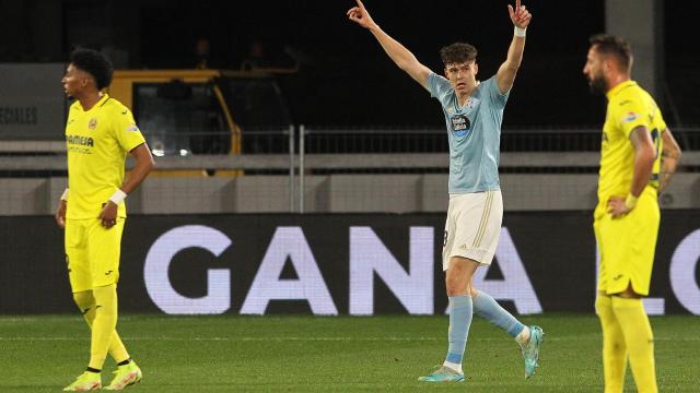 Larsen celebra su gol en el Celta-Villarreal.
