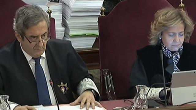 Javier Zaragoza y Consuelo Madrigal, durante el juicio del 'procés'./