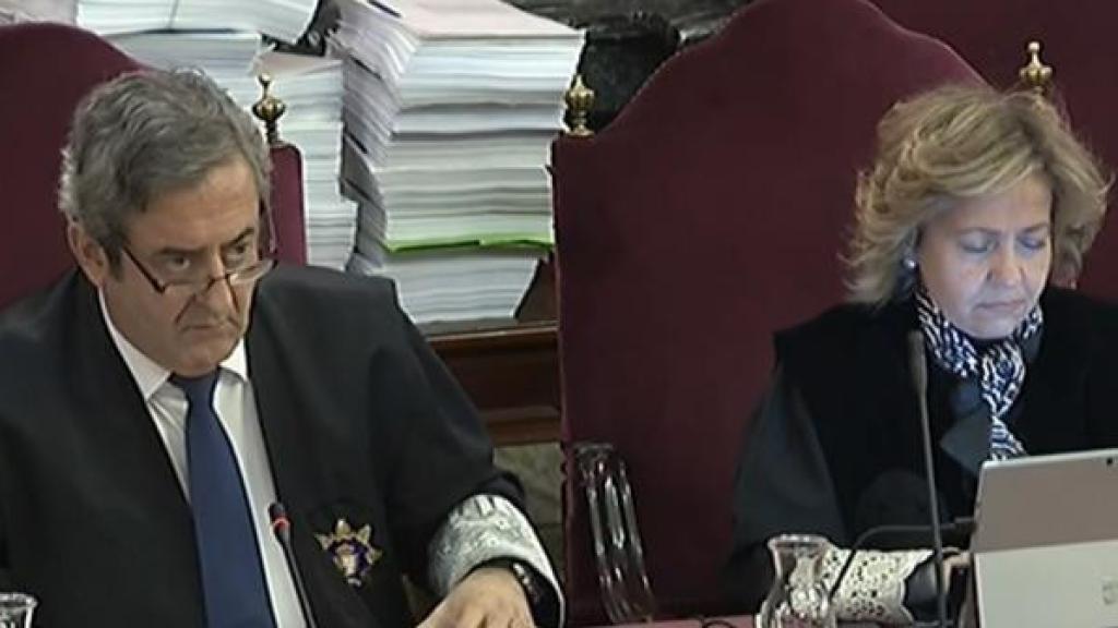 Javier Zaragoza y Consuelo Madrigal, durante el juicio del 'procés'./