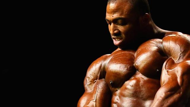 El estadounidense Cedric McMillan fallecido a los 44 años por ataque cardiaco mientras se ejercitaba en una cinta.