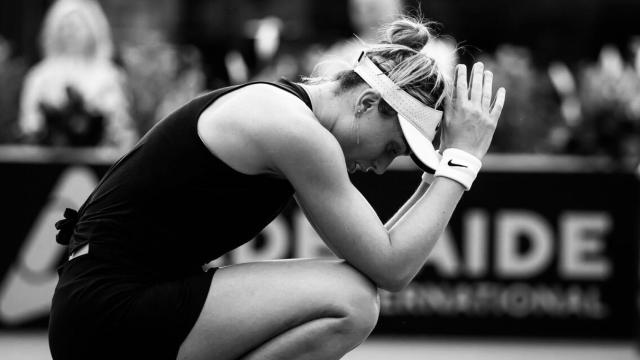 Paula Badosa se lamenta durante un partido