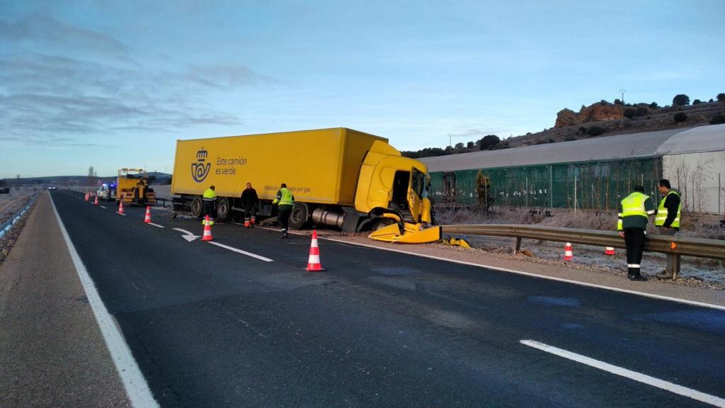Camión de Correos accidentado